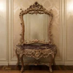 مدخل ملكي كلاسيكي مع مرآة ضخمة، سطح رخام طبيعي وإطار خشب زان ذهبي.