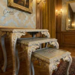 طقم طاولات خدمة كلاسيكي 3 قطع لون سماوي وذهبي فرنسي محفور يدوياً مع رسومات فنية من كاني هوم.