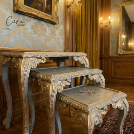 طقم طاولات خدمة كلاسيكي 3 قطع لون سماوي وذهبي فرنسي محفور يدوياً مع رسومات فنية من كاني هوم.