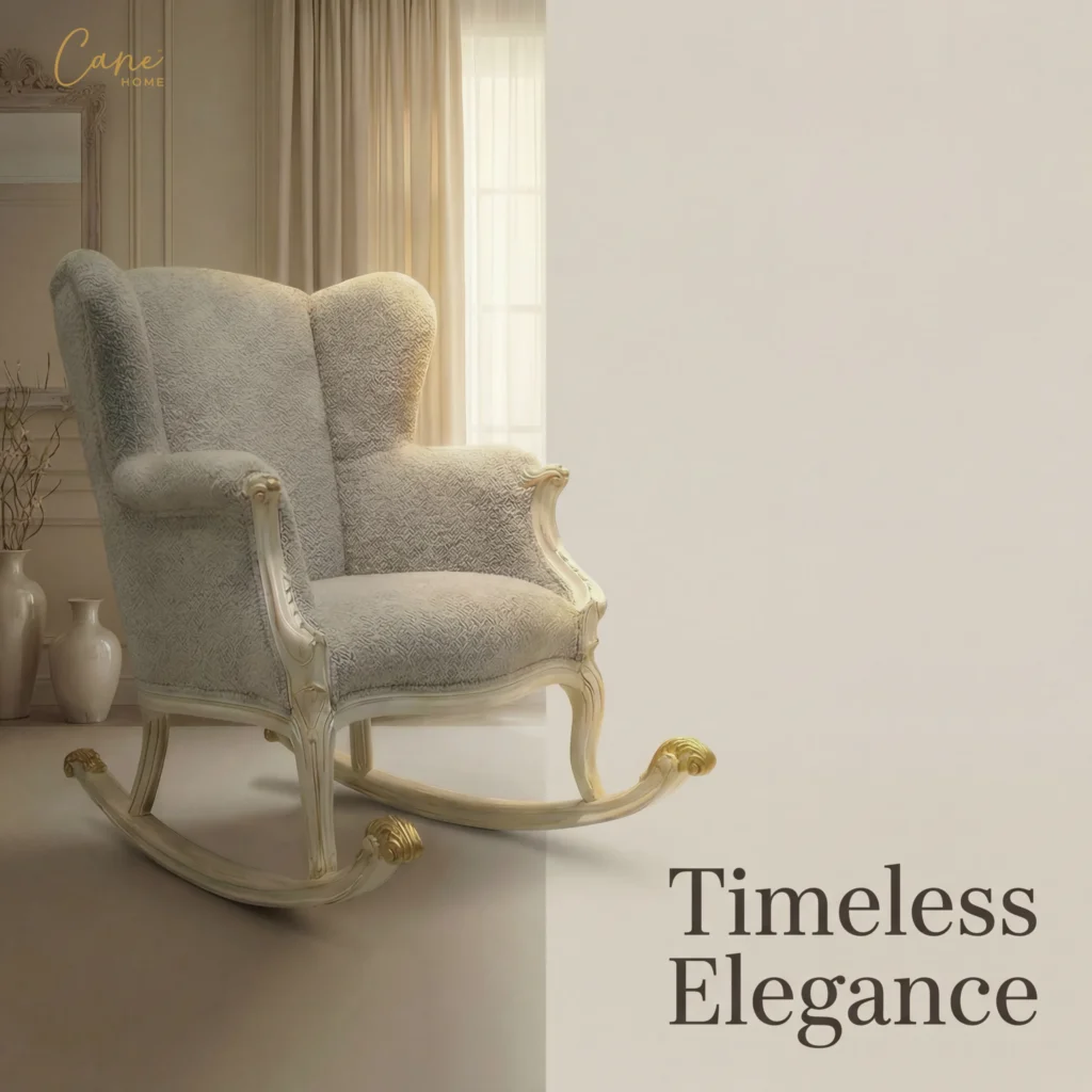 رسي هزاز ملكي بفرير صوف أبيض، هيكل خشبي منحوت بطلاء كريمي وذهبي