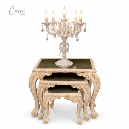 طقم طاولات خدمة 3 قطع خشب محفور يدوياً لون أوف وايت وذهب من كاني هوم.